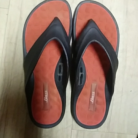 bass flip flops mens